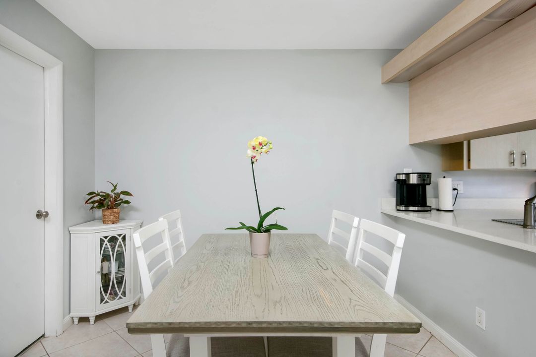 待售: $320,000 (2 贝兹, 2 浴室, 1374 平方英尺)