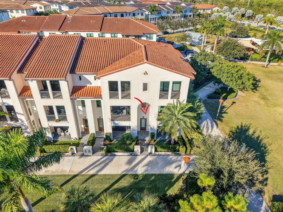 For Rent: $6,100 (4 beds, 3 baths, 2840 Square Feet)