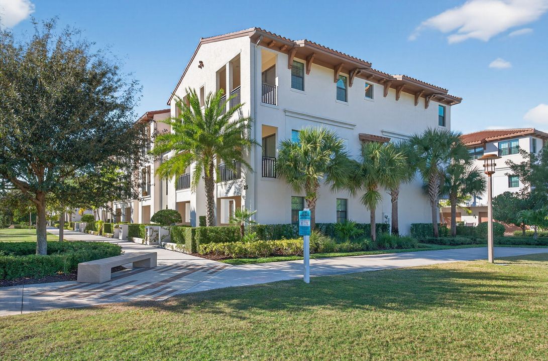 For Rent: $6,100 (4 beds, 3 baths, 2840 Square Feet)