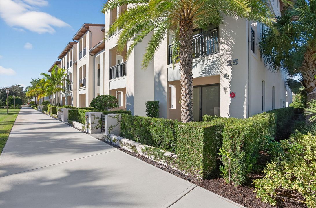 For Rent: $6,100 (4 beds, 3 baths, 2840 Square Feet)