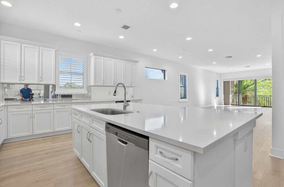 For Rent: $6,100 (4 beds, 3 baths, 2840 Square Feet)