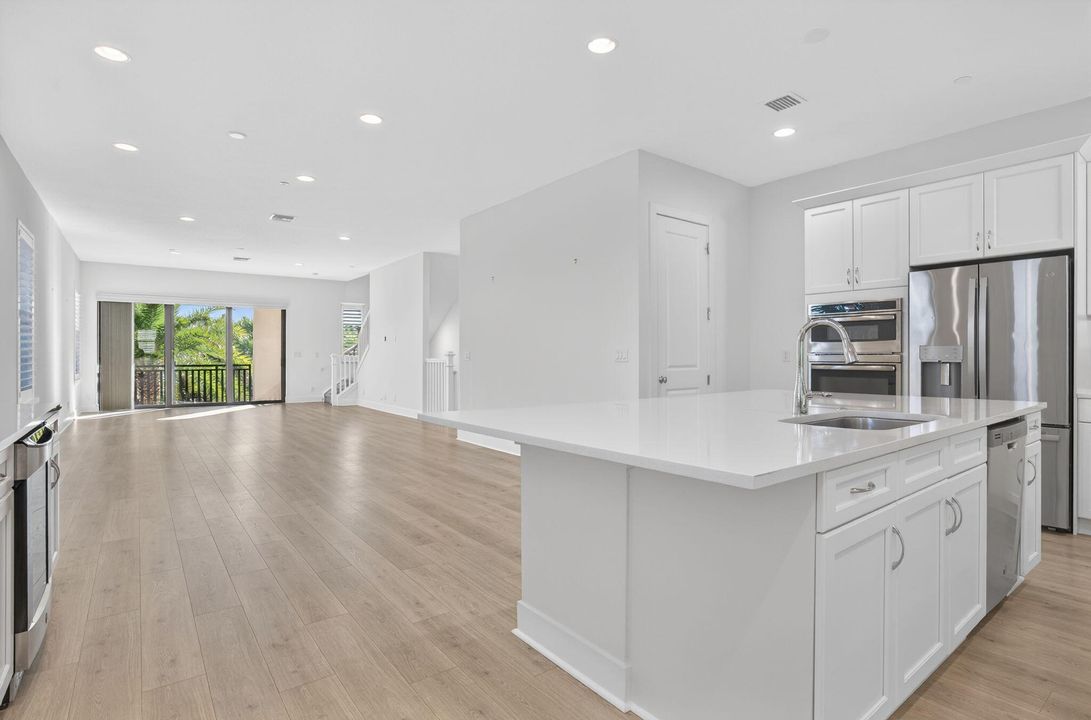 For Rent: $6,100 (4 beds, 3 baths, 2840 Square Feet)