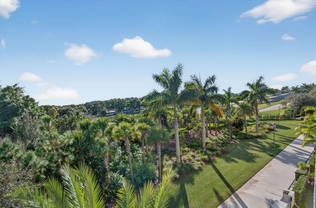 For Rent: $6,100 (4 beds, 3 baths, 2840 Square Feet)