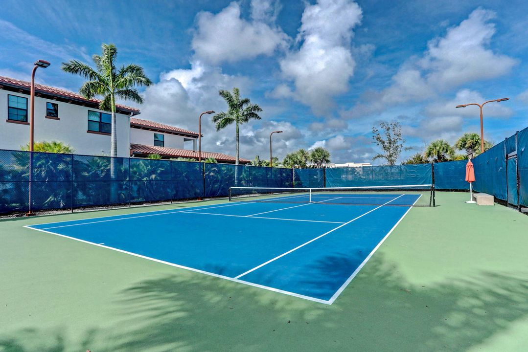 For Rent: $6,100 (4 beds, 3 baths, 2840 Square Feet)