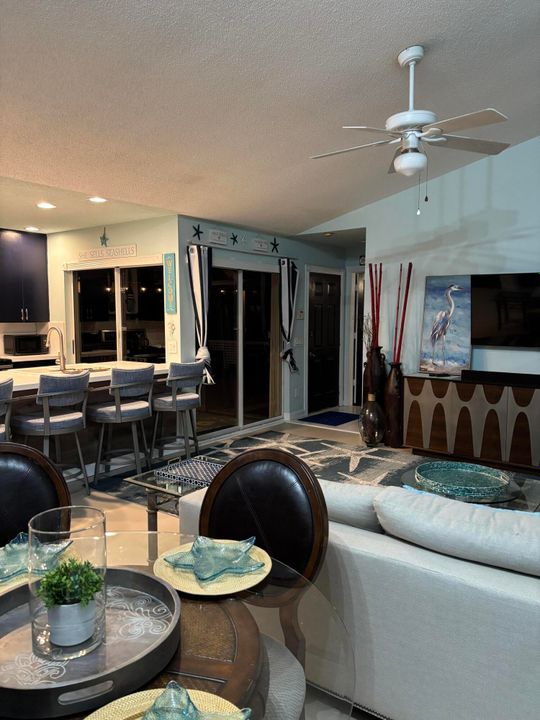 В аренду: $4,900 (2 спален, 2 ванн, 1152 Квадратных фут)