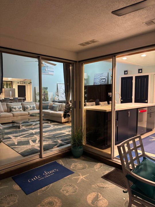 В аренду: $4,900 (2 спален, 2 ванн, 1152 Квадратных фут)