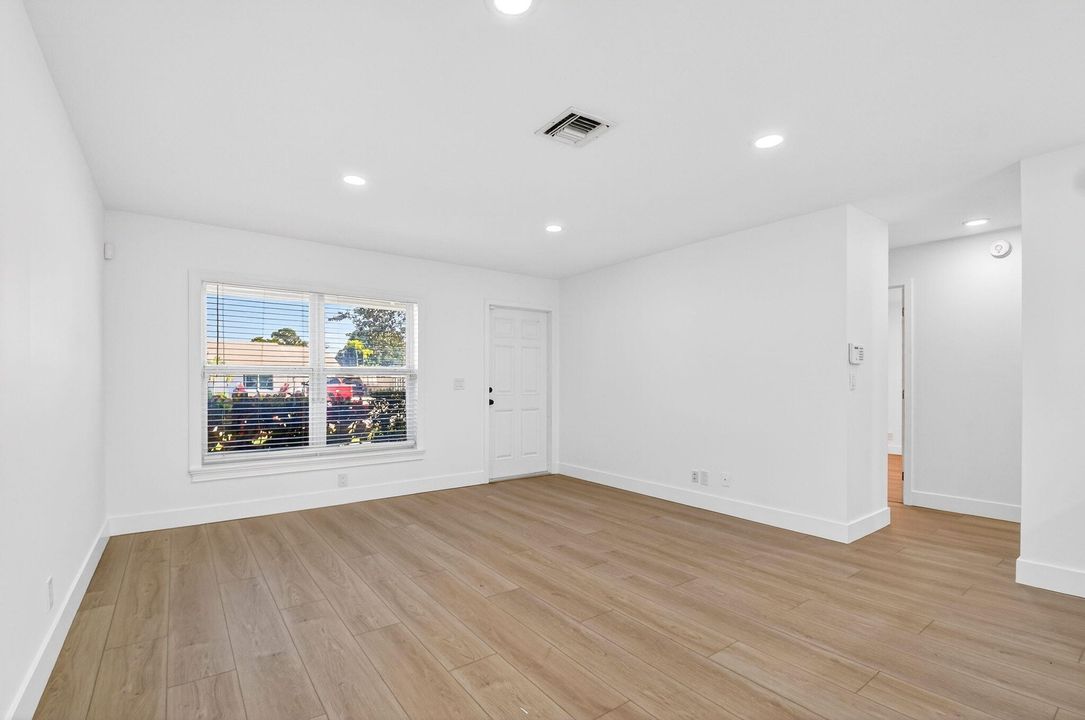 出租: $2,875 (3 贝兹, 2 浴室, 1188 平方英尺)