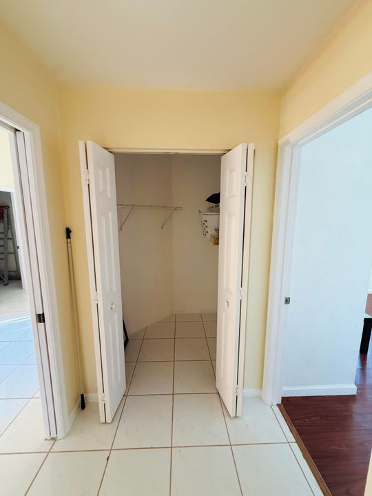 For Rent: $4,100 (3 beds, 2 baths, 1956 Square Feet)