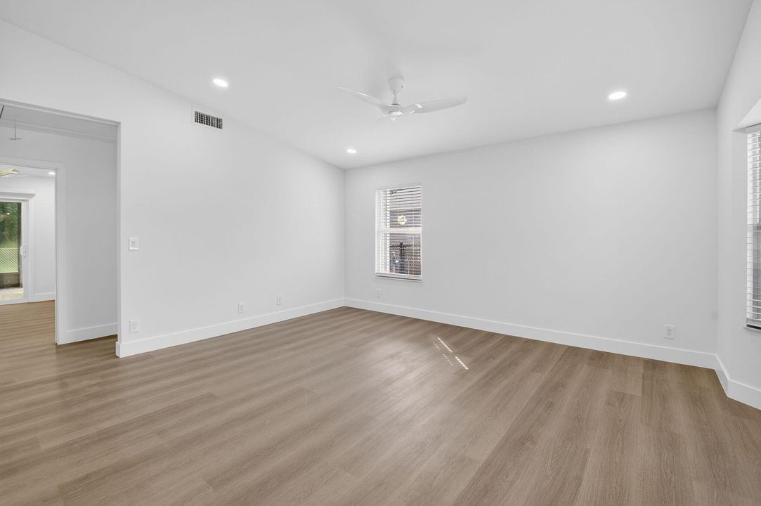 В аренду: $3,200 (3 спален, 2 ванн, 1190 Квадратных фут)