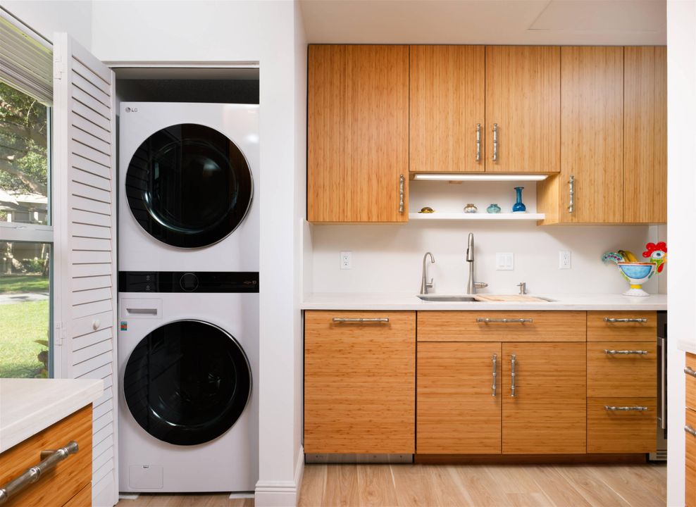 待售: $299,000 (2 贝兹, 2 浴室, 1251 平方英尺)