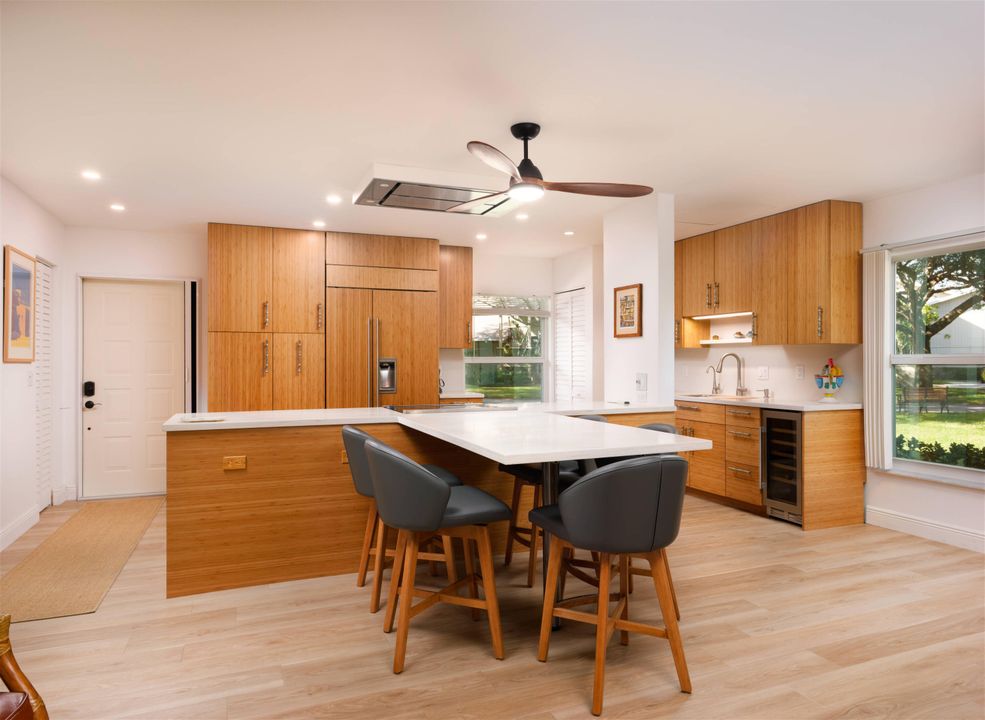 待售: $299,000 (2 贝兹, 2 浴室, 1251 平方英尺)