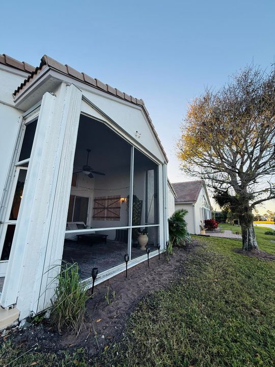 For Rent: $4,100 (3 beds, 2 baths, 1956 Square Feet)