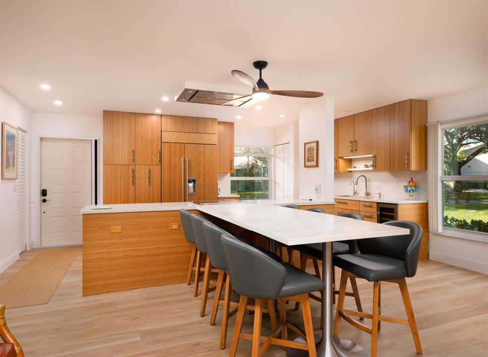 待售: $299,000 (2 贝兹, 2 浴室, 1251 平方英尺)