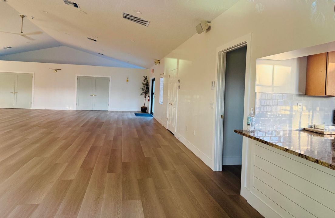 For Rent: $4,100 (3 beds, 2 baths, 1956 Square Feet)