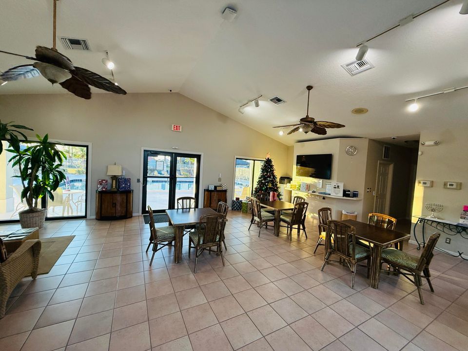 For Rent: $4,100 (3 beds, 2 baths, 1956 Square Feet)