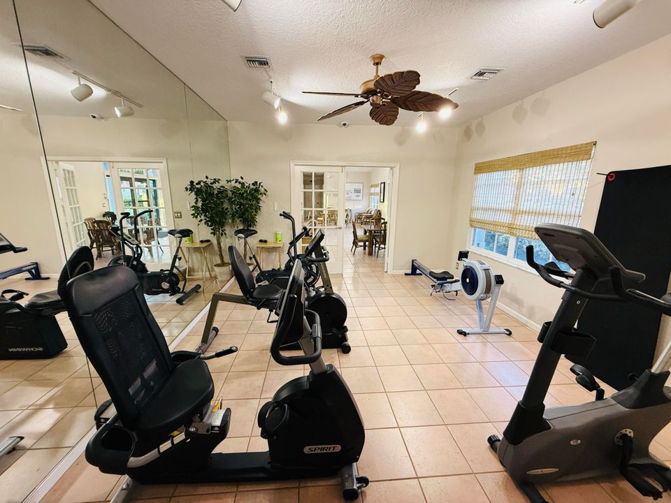 For Rent: $4,100 (3 beds, 2 baths, 1956 Square Feet)