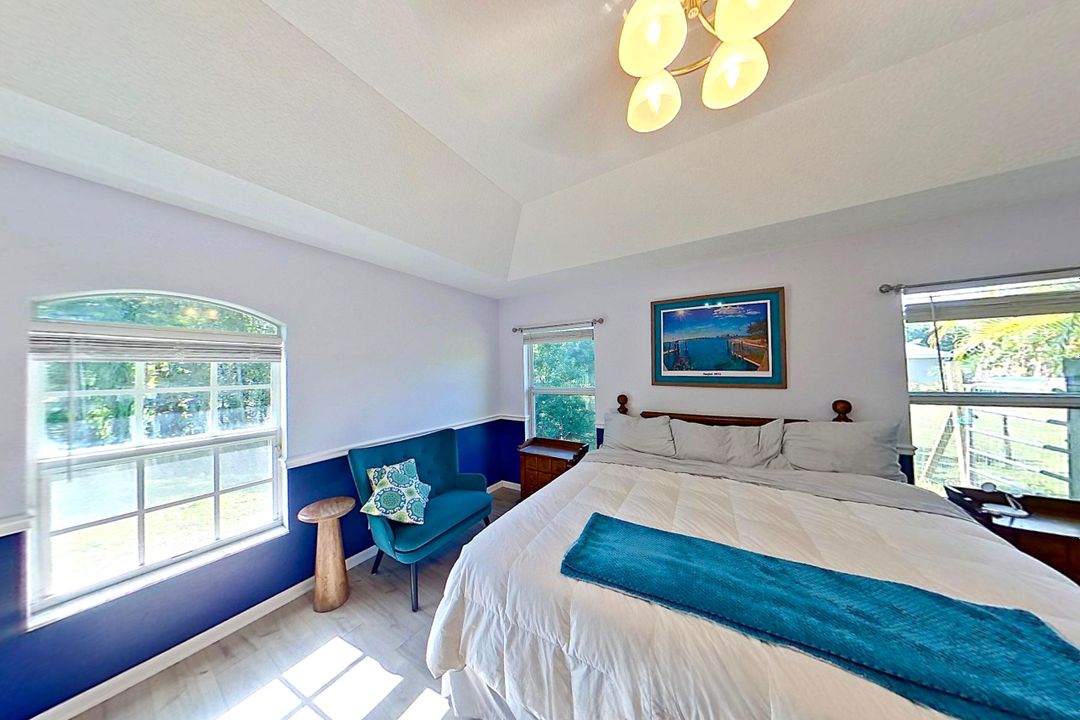 For Sale: $999,000 (5 beds, 3 baths, 2800 Square Feet)