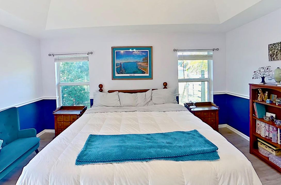 For Sale: $999,000 (5 beds, 3 baths, 2800 Square Feet)