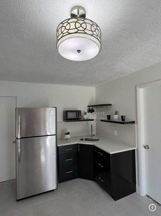 For Rent: $1,750 (1 beds, 1 baths, 650 Square Feet)