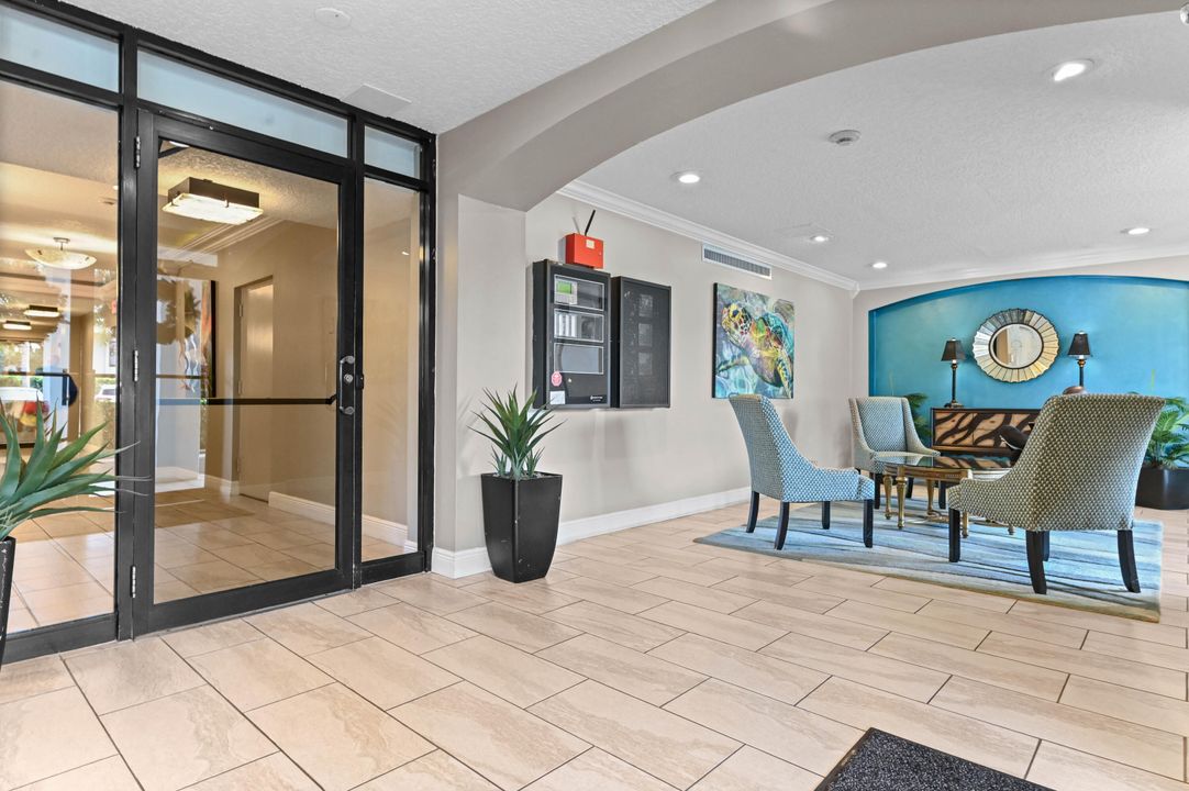 For Sale: $275,000 (1 beds, 1 baths, 674 Square Feet)