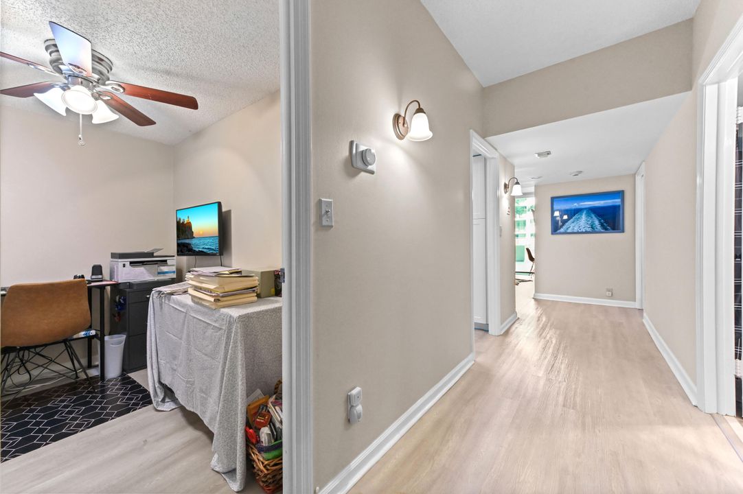 For Sale: $275,000 (1 beds, 1 baths, 674 Square Feet)