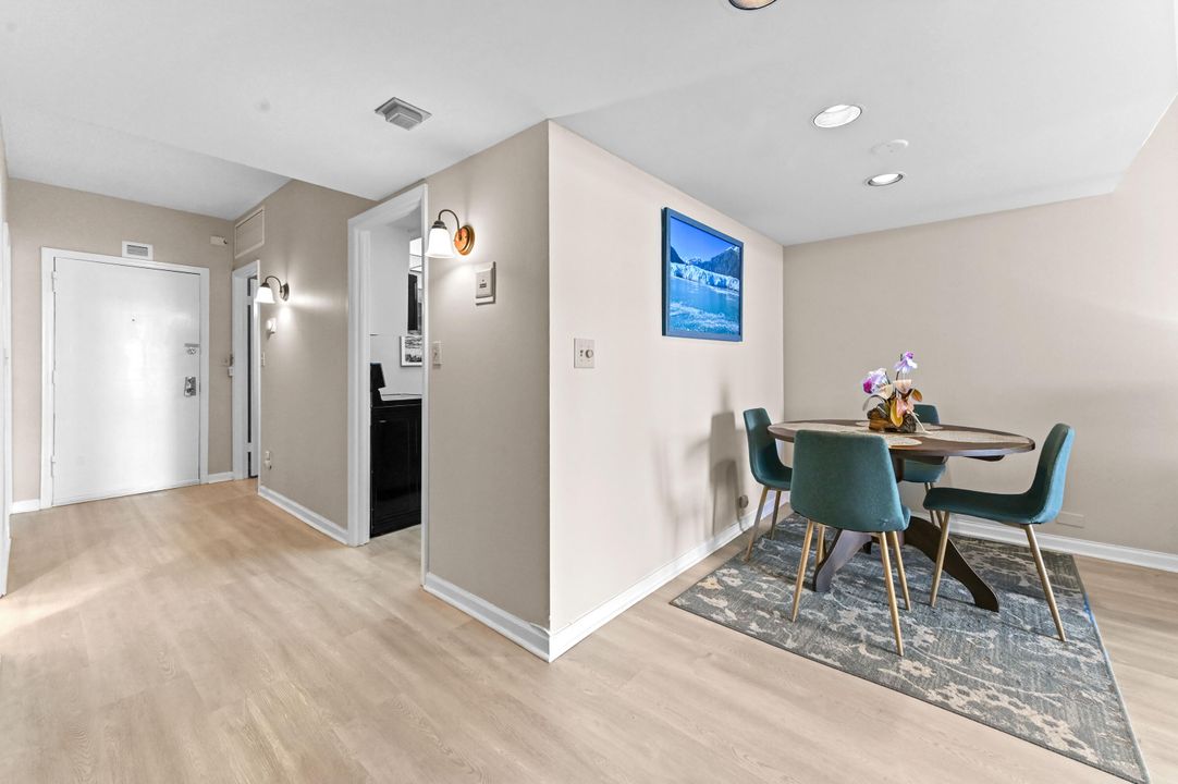 For Sale: $275,000 (1 beds, 1 baths, 674 Square Feet)