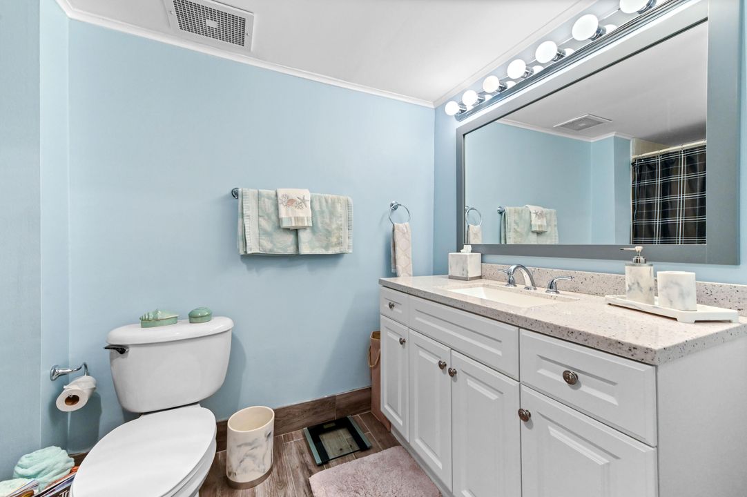 For Sale: $275,000 (1 beds, 1 baths, 674 Square Feet)