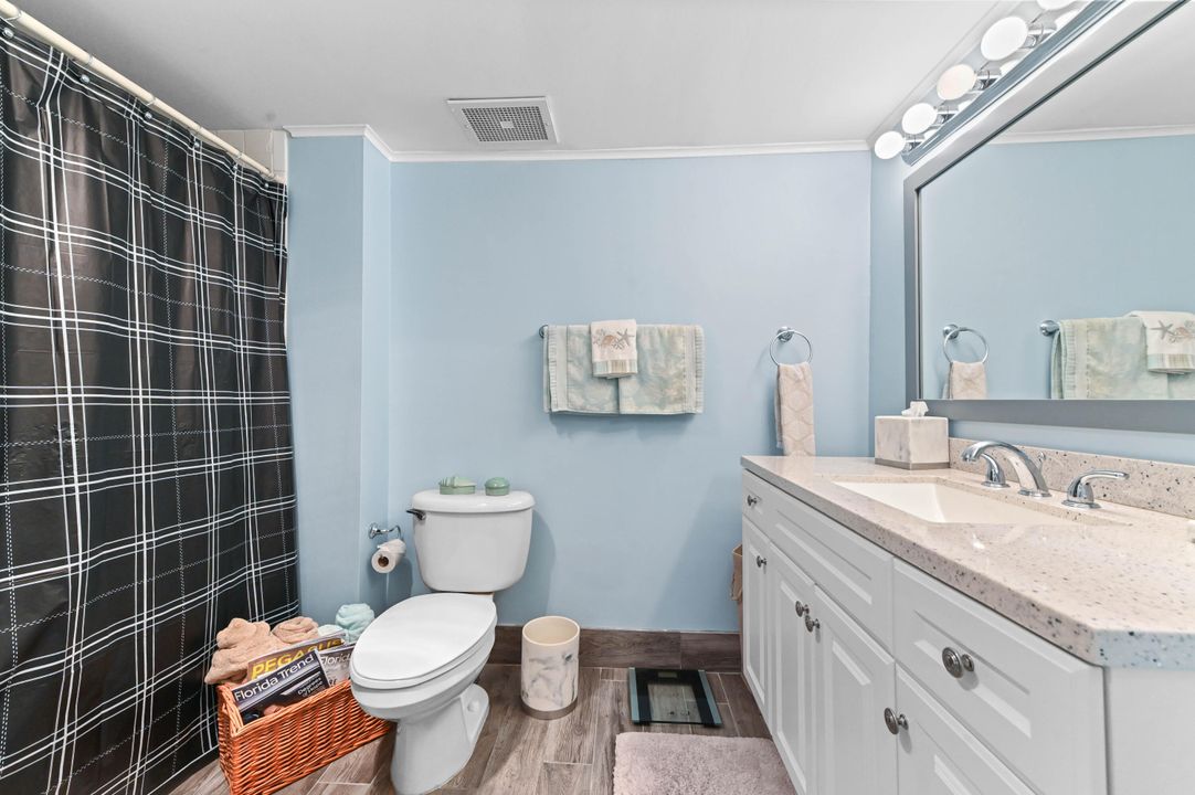 For Sale: $275,000 (1 beds, 1 baths, 674 Square Feet)