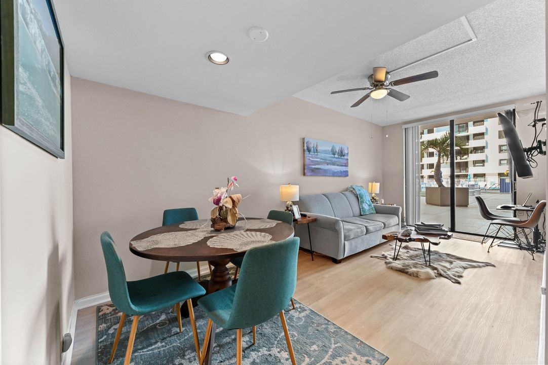 For Sale: $275,000 (1 beds, 1 baths, 674 Square Feet)