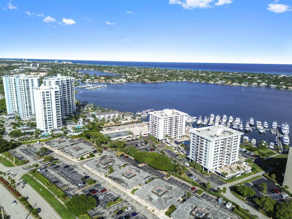 For Sale: $275,000 (1 beds, 1 baths, 674 Square Feet)