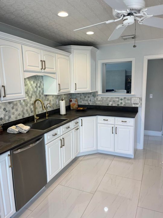 En Venta: $725,000 (3 camas, 2 baños, 2095 Pies cuadrados)