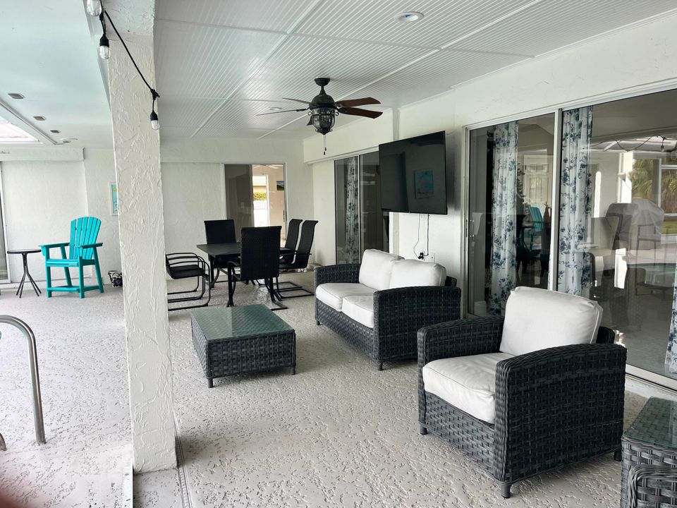 En Venta: $725,000 (3 camas, 2 baños, 2095 Pies cuadrados)