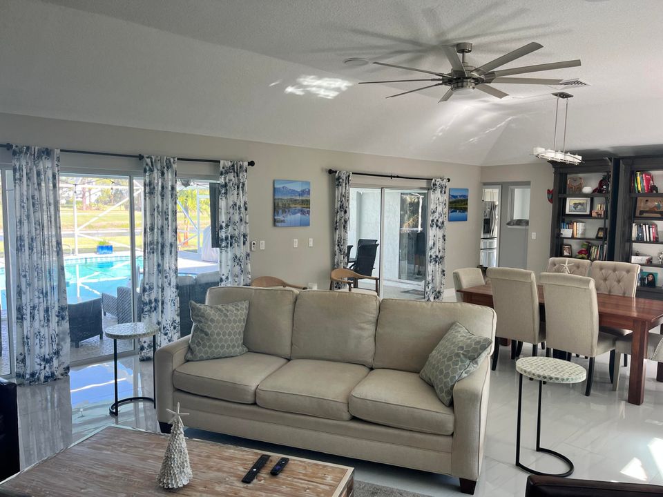 En Venta: $725,000 (3 camas, 2 baños, 2095 Pies cuadrados)