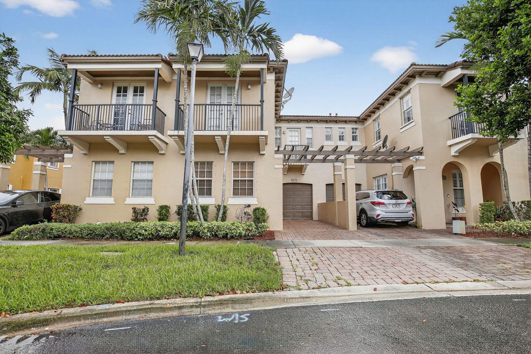 出租: $3,500 (4 贝兹, 3 浴室, 1952 平方英尺)