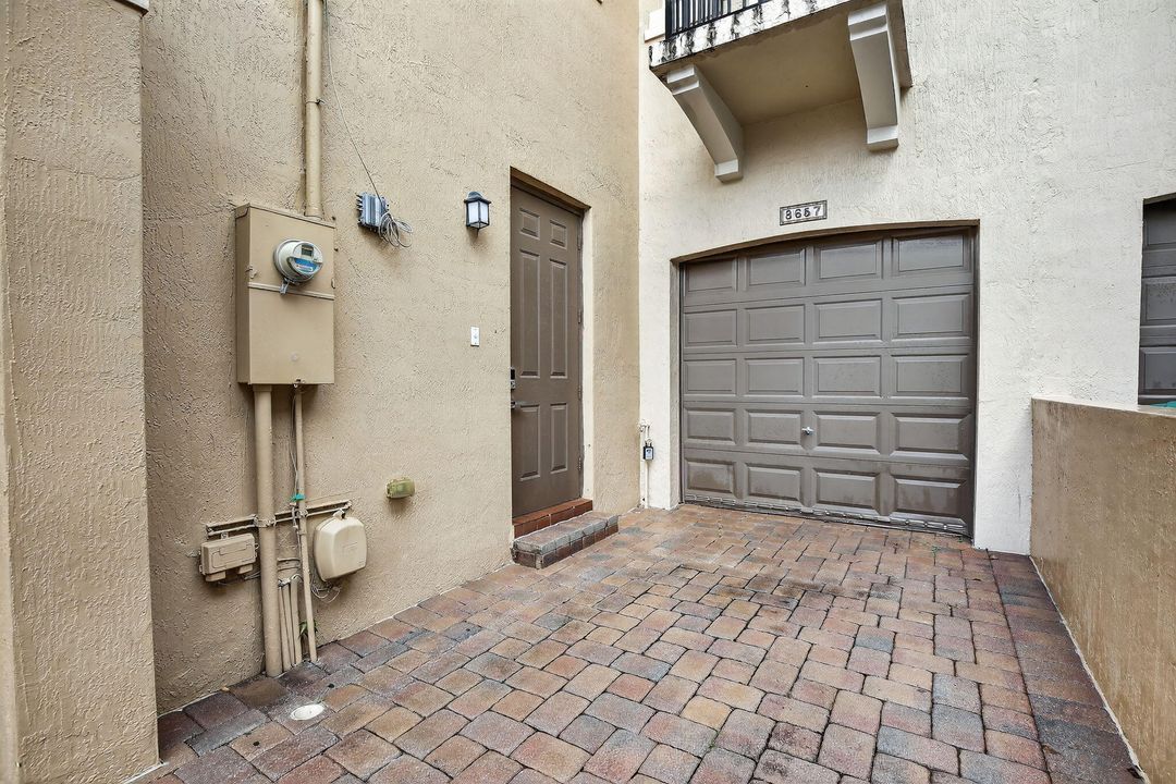 出租: $3,500 (4 贝兹, 3 浴室, 1952 平方英尺)