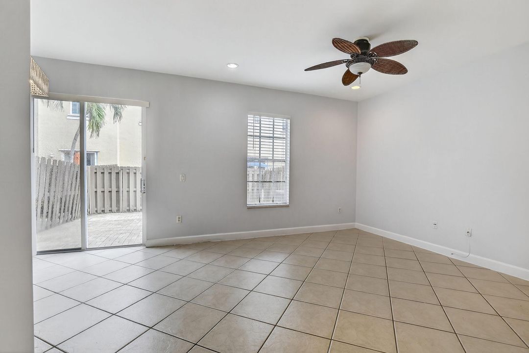 出租: $3,500 (4 贝兹, 3 浴室, 1952 平方英尺)