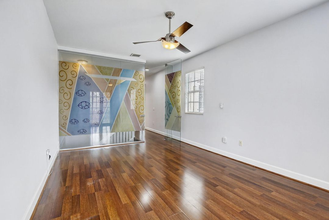 出租: $3,500 (4 贝兹, 3 浴室, 1952 平方英尺)