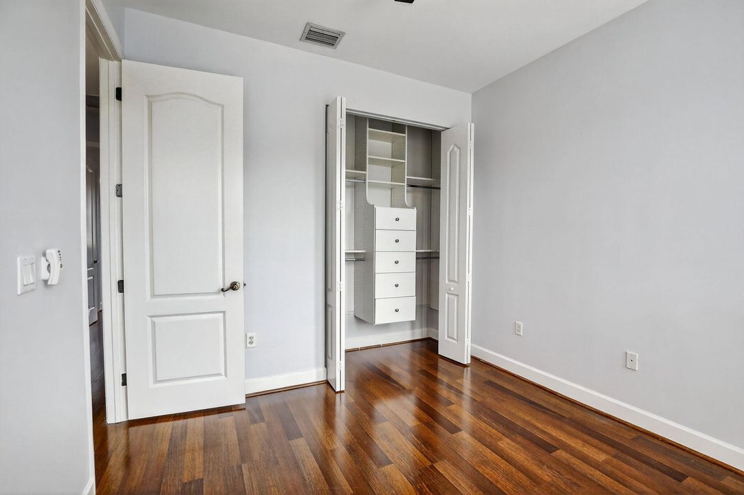 出租: $3,500 (4 贝兹, 3 浴室, 1952 平方英尺)