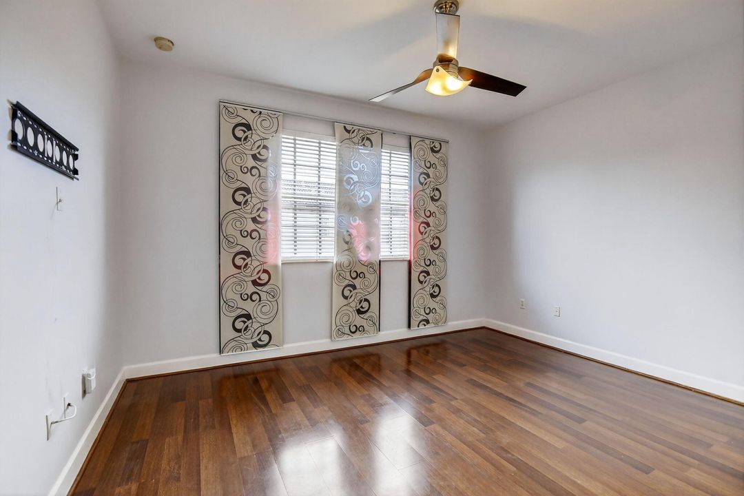 出租: $3,500 (4 贝兹, 3 浴室, 1952 平方英尺)