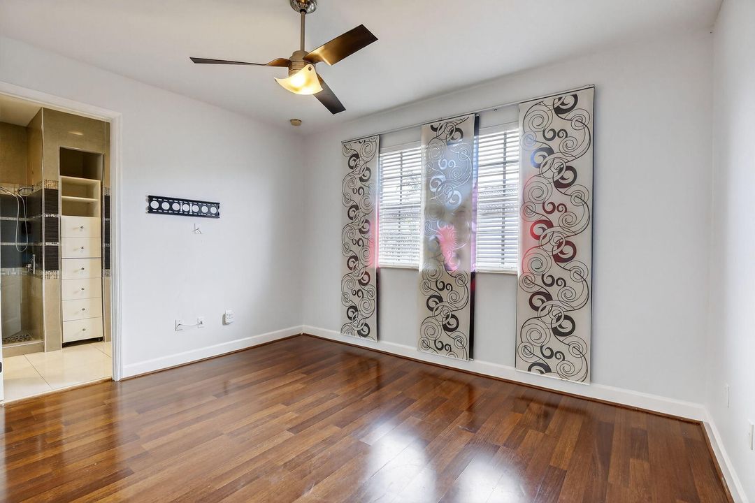 出租: $3,500 (4 贝兹, 3 浴室, 1952 平方英尺)