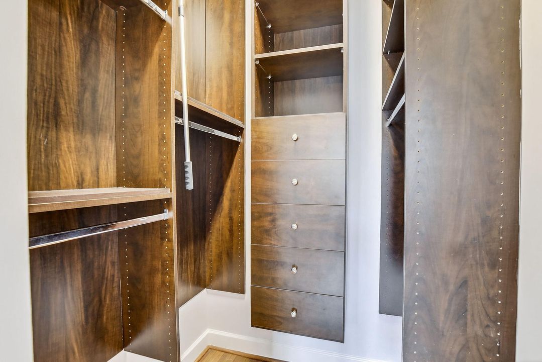 出租: $3,500 (4 贝兹, 3 浴室, 1952 平方英尺)