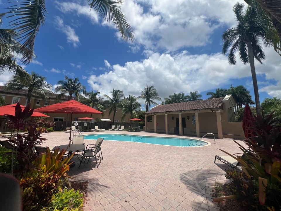 出租: $3,500 (4 贝兹, 3 浴室, 1952 平方英尺)