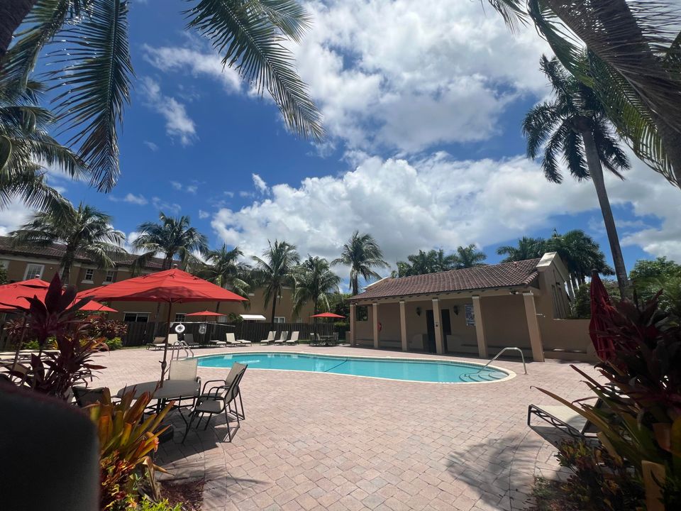 出租: $3,500 (4 贝兹, 3 浴室, 1952 平方英尺)