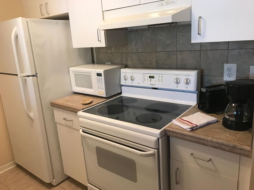 For Rent: $1,650 (1 beds, 1 baths, 676 Square Feet)