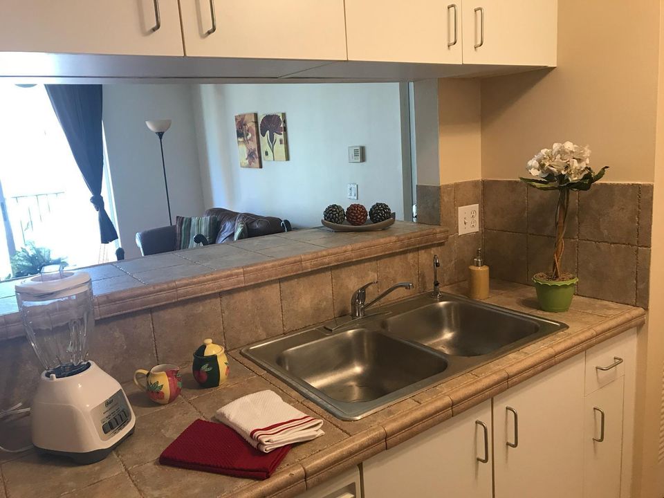 For Rent: $1,650 (1 beds, 1 baths, 676 Square Feet)