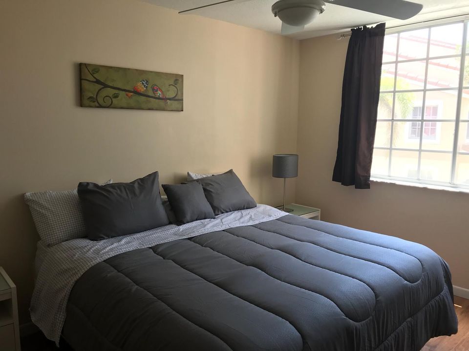 For Rent: $1,650 (1 beds, 1 baths, 676 Square Feet)