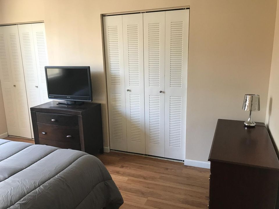 For Rent: $1,650 (1 beds, 1 baths, 676 Square Feet)