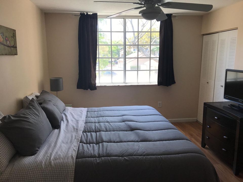 For Rent: $1,650 (1 beds, 1 baths, 676 Square Feet)