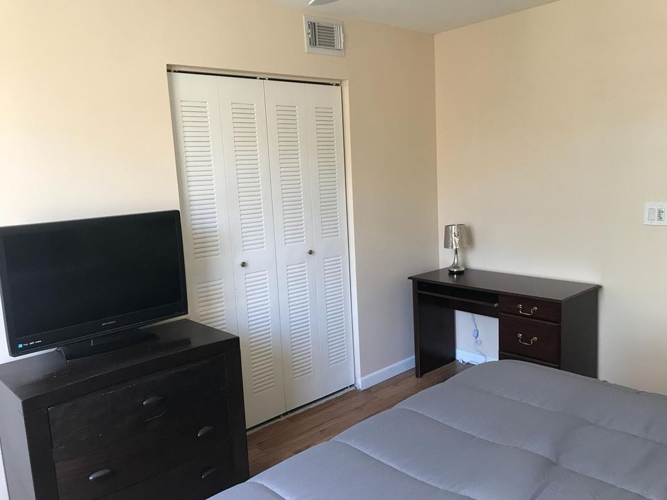 For Rent: $1,650 (1 beds, 1 baths, 676 Square Feet)