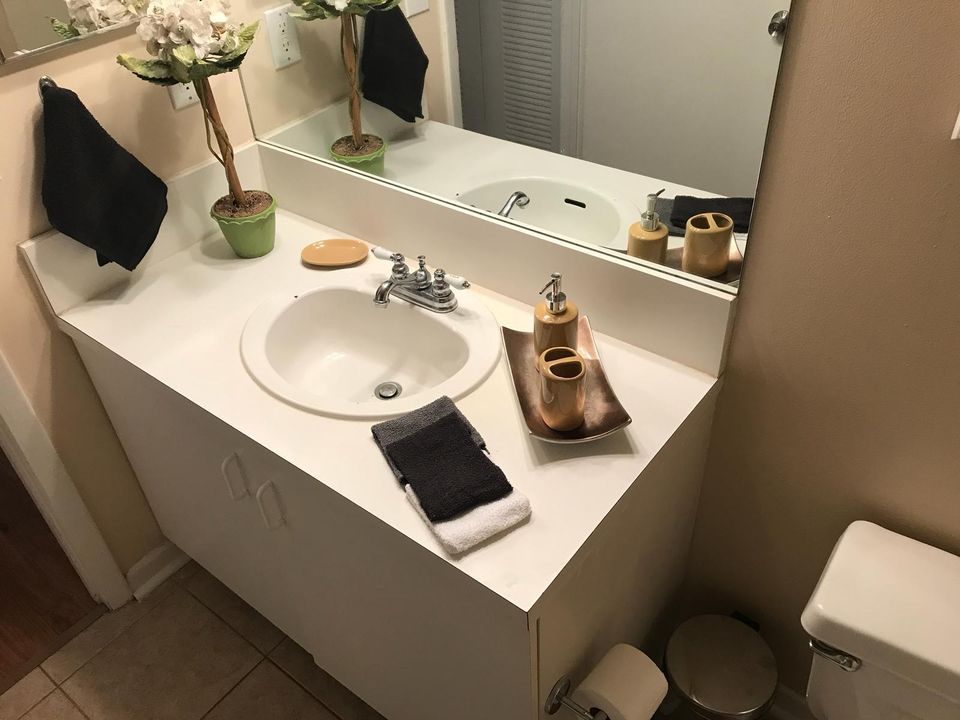 For Rent: $1,650 (1 beds, 1 baths, 676 Square Feet)